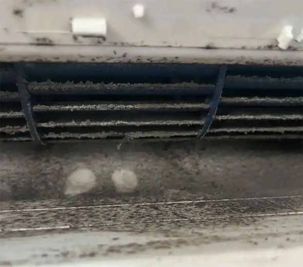 马边空调吹的风有股烧焦味是怎么回事